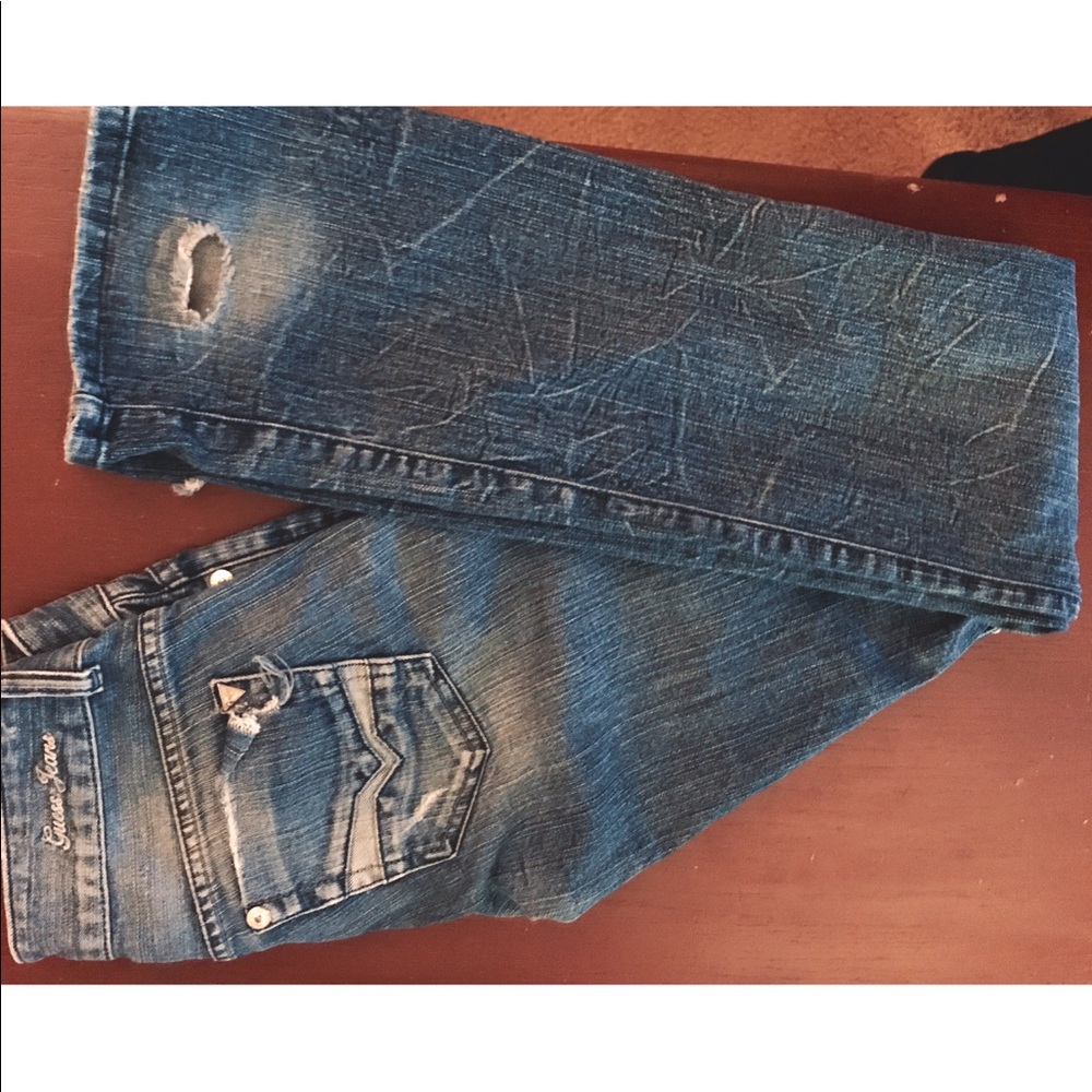 GUESS distressed  jeans ✨